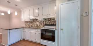 225 Twin Oaks Place Gallery 21