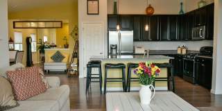 Great 3 Bed / 3 Bath with Garage! Open Floor Plan with Upgrades! Gallery 4