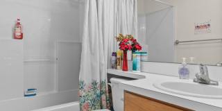 Beautiful 3 bedroom townhome Gallery 10