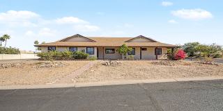 Single Story 6 Bedroom with Diving Pool Gallery 1