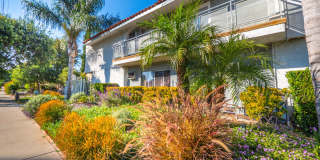 15925 Victory Blvd. Gallery 27