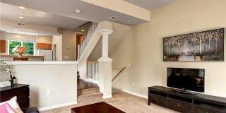 Bellevue Townhouse!!! Gallery 9