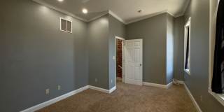 Charming 2Bed/2.5Bath in Washington Vilage - Extra Space in the Basement Gallery 15