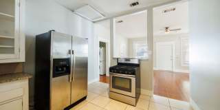 AVAILABLE AUGUST: Prime Location - 3 BR / 1 BA home located in Downtown and Walk to UT Gallery 24