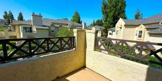 Lovely Spacious Eastlake Condo Gallery 8