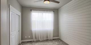 Newer 2 bed 2.5 bath Castle Rock townhome. Gallery 21