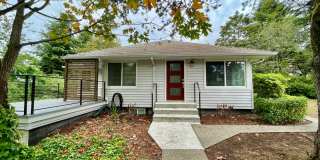 Stunning University Place Retreat – 3/4 Acre Lot! Gallery 1
