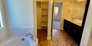 Beautiful 4-BR Home in Sunbrook Community Gallery 17