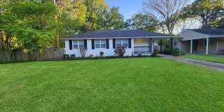 Stunning 4 bedroom / 2 full bath home Gallery 1