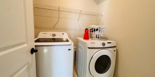 Modern 3 Bedroom, 2.5 Bath Townhouse Modern 3 Bedroom, 2.5 Bath Townhouse Gallery 11