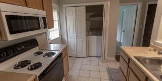3 Bedroom Duplex! Gallery 4