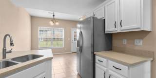 Spacious Duplex in Cape Gallery 8
