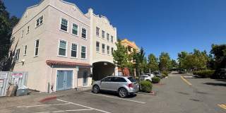 2 bedroom 2.5 Bathroom Windsor Town Green Condo with carpet and A/C Gallery 3