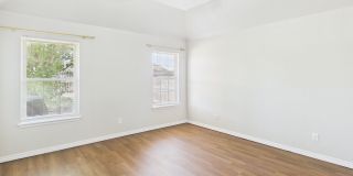 319 SW Coral Gallery 8