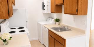2026 Move-In Special – $500 LEASE SIGNING BONUS!! Cozy 1-Bedroom Apartment with W/D & Parking in Southeast DC Gallery 1