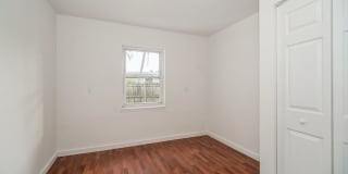 2154 Henry St Ne Gallery 3