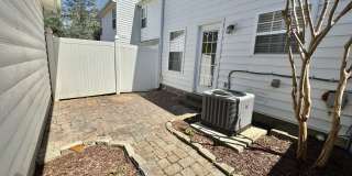 3 Bed, 2.5 Bath Townhome w/ 2 Car Garage Gallery 23