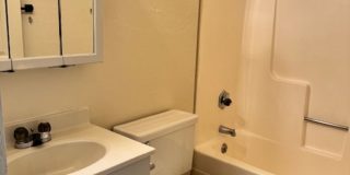 Cute 2 Bedroom in West Redding Gallery 10