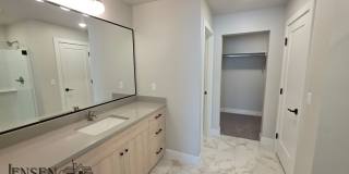 Brand New Modern Three Bedroom Gallery 21