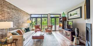 Chic Two-Level Condo in Prime SW Waterfront Location Gallery 1