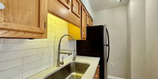 229 N Poplar Street Gallery 7