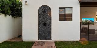 3827 E HAZELWOOD Street Gallery 33