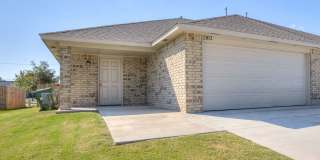 Pet-Friendly 3-Bed Home – Move-In Ready with Garage Gallery 32