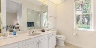 901 SE Riverside Drive Gallery 41