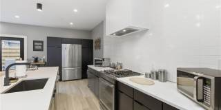 240 E Jefferson St Gallery 19