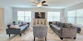 Stunning Newer, 2 Story 3/2.5 Home in a Quiet Cul-de-sac Gallery 10