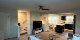 FULLY FURNISHED like-new Townhouse w/ Garage Gallery 11