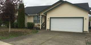 Three Bedroom Home in Sutherlin! Gallery 2