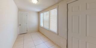 Available Now! Single Family 1/1 home for lease with large lot and 1 car garage! Gallery 6