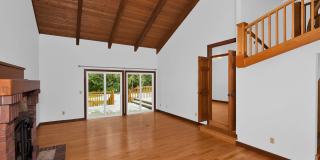 Private 4 Bedroom Retreat on 5-Acres Cottage Lake Gallery 10