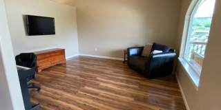 Sunny and spacious 3 bed, 2.5 bath house with living and family room, with huge back yard! Gallery 4
