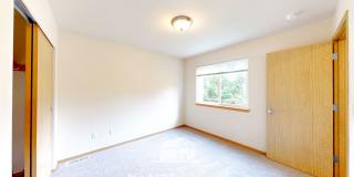 Great Location!  Quiet Neighborhood! Gallery 18