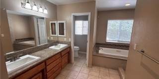 1299 Dogwood Gallery 21