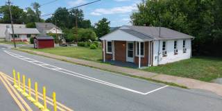 Newly Remodeled Cottage near downtown, walk to Kardinal Hall, Sticks & Health Food Store! Gallery 1