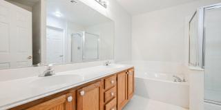 Gated Community townhome, with private garage Gallery 33