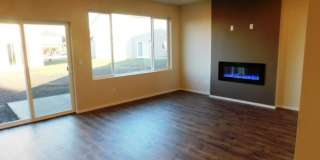 4Bd/2.5 Ba Two Story Home - Available to View! Gallery 5