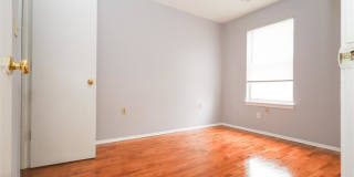 1005 Hillman Street Gallery 11