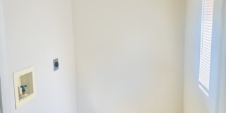 654 Oak Street Gallery 11