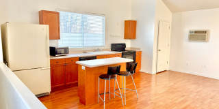 Beautiful Daybreak Studio Apartment with Private Entrance & Community Amenities Gallery 1
