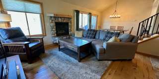 4BD Duplex - Premium Location, Lots of Space, Nice Finishes Gallery 1