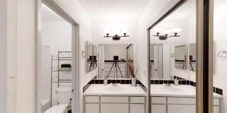 Large Studio Condo/ Perfect Location Gallery 12