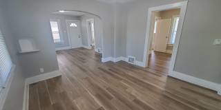 2 Bedroom Home with Detached Garage! Gallery 1