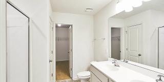 Room in 4 Bedroom Home at Great N White Way Gallery 1