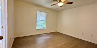 Annual unfurnished nicely renovated 2/2 villa near the Ringling Museum Gallery 12