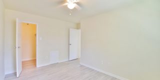 8612 WALUTES Circle Gallery 16