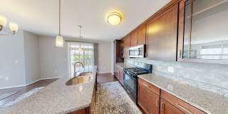 Beautifully maintained 2Bed/2Bath Condo - Great Location Gallery 5